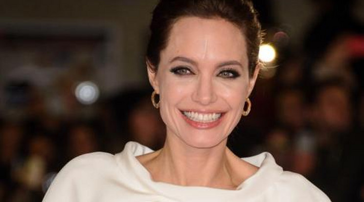 Szíriai gyereket fogadna örökbe Angelina!