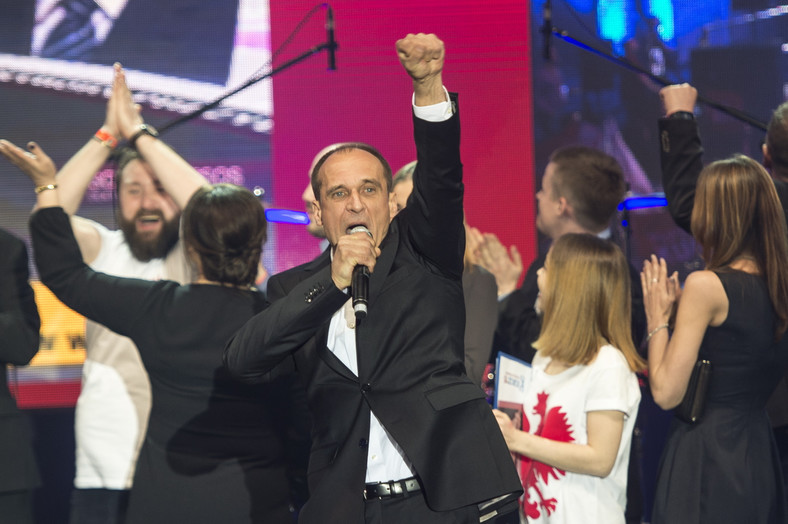 Paweł Kukiz po ogłoszeniu sondażowych wyników I tury wyborów prezydenckich podczas wieczoru wyborczego