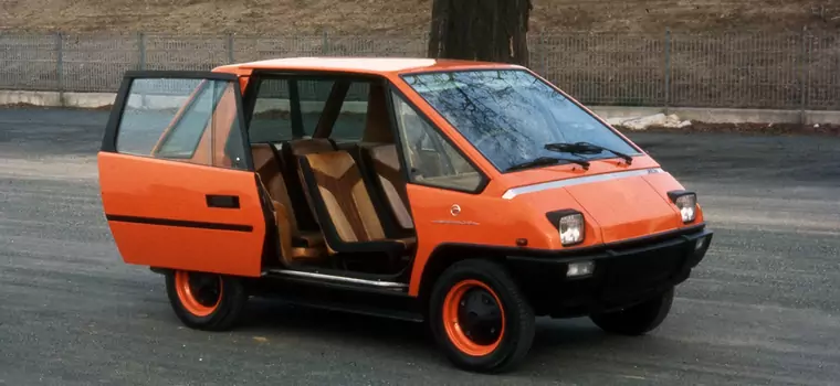 To Fiat 126, ale nie ten polski. Ma odsuwane drzwi