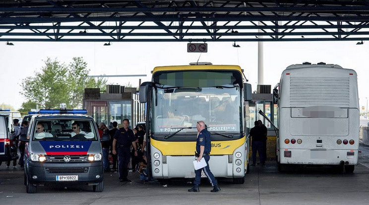 Átfogó országos ellenőrzésen akadt fent a diákokat szállító busz Hegyyeshalomnál (illusztráció)  / Fotó: MTI-Kriszán Csaba