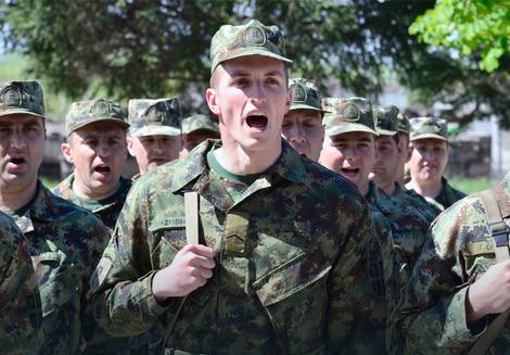 V. ROK ŠEST MESECI -Kako će izgledati obuka za buduće srpske vojnike XOMktkqTURBXy9kMzhhZTUyZDIxYTM2ZTg2MmFlZmY4YjJlMjNmZjdmYy5qcGVnk5UCzQMUAMLDlQLNAdYAwsOVB9kyL3B1bHNjbXMvTURBXy8xZDc0Y2I0MTcwNTk1MDQzNjYyOWNhYmQ2MDZmNTBmNi5wbmcHwgA