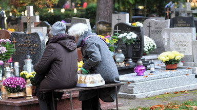 Na wrocławskich cmentarzach kwestują na pomoc dla bezdomnych