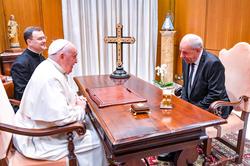 Ferenc pápa és Sulyok Tamás személyes témákról is beszéltek a találkozón / Fotó: Facebook