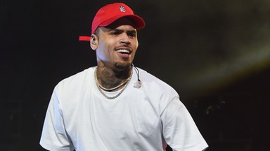 Chris Brown oskarżony o pobicie kobiety. "Uderzył ją tak mocno, że odpadły jej włosy"