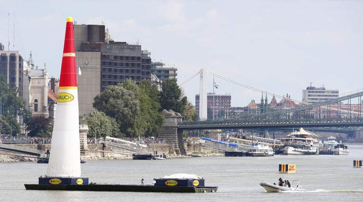 A Red Bull Air Race alvállalkozójának eszközeit vennék meg a vízimentők /Fotó: Fuszek Gábor