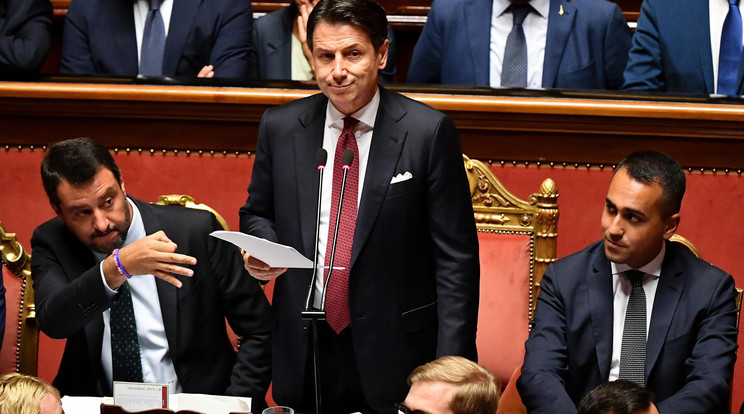 Giuseppe Conte olasz miniszterelnök a válsághelyzetbe került dél-olaszországi Ilva acélgyárat kereste fel  /Fotó: MTI - EPA/ETTORE FERRARI