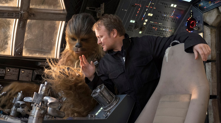 Chewbacca a szünetben építő jellegű kritikát hallgat az alakításával kapcsolatban / Fotó: Disney / Lucasfilm