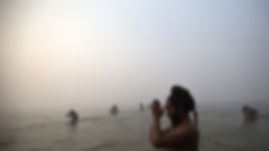 Indie: miliony hindusów obmywają się z grzechów w Gangesie