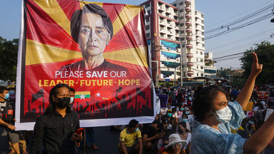 Rok od zamachu stanu w Birmie. Kraj pogrążony w chaosie, narastają też problemy głodu i ubóstwa