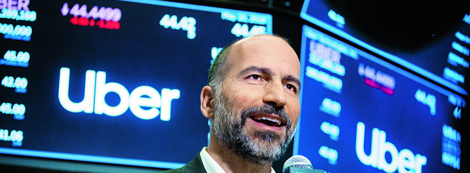 Dara Khosrowshahi rządzi Uberem od 2017 r. Zastąpił na stanowisku CEO spółki współtwórcę aplikacji Travisa Kalanicka, który odszedł pod naciskiem inwestorów