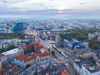 Wzrost cen ofertowych mieszkań na rynku wtórnym nie omija żadnego miasta w Polsce. W 3 kwartale 2021 roku w aż 11 z 17 miast poddanych analizie ceny były o ponad 10 proc. wyższe niż przed rokiem. Liderką wzrostów jest Gdynia, w której stawki w porównaniu rok do roku wzrosły aż o 17,4 proc