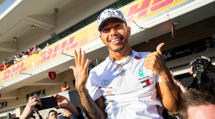 Lewis Hamilton az Amerikai Nagydíjon második lett, ezzel bebiztosította hatodik világbajnoki címét. Immáron második az örökrangsorban /Fotó: DPPI