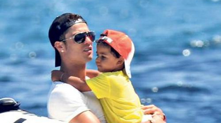 Apjukra üthet Ronaldo és Messi fia