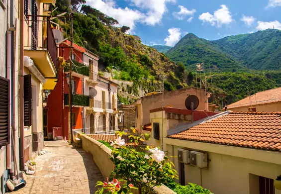 Kolejne włoskie miasto sprzedaje mieszkania za 1 Euro. Co zrobić, by zamieszkać w Kalabrii?