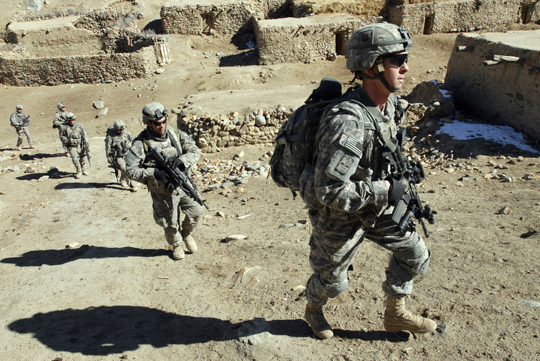 Amerykańscy żołnierze ze 101 dywizji powietrzno-desantowej na patrolu w pobliżu bazy w Bagramie. Fo. Bloomberg