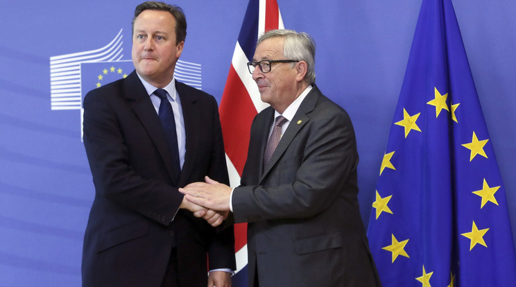 David Cameron brit
kormányfő (balra) nem tudta palástolni zavarodottságát
az EU tegnapi ülésén, ahol Jean-Claude­ Juncker, az EB elnöke fogadta /Fotó: MTI