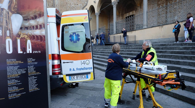 Agyonütött egy spanyol turistát a firenzei Santa Croce-bazilika egy lezuhanó köve /Fotó: MTI