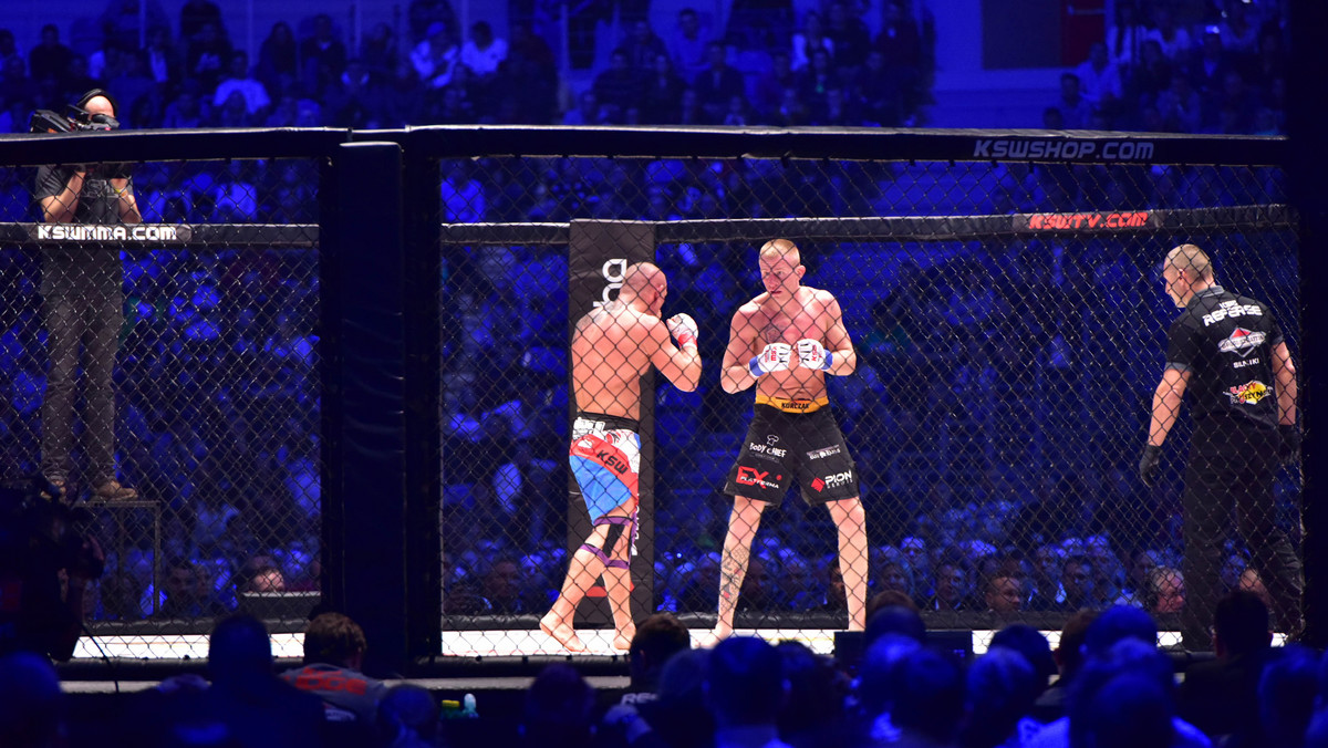 Obdarzony potężnym uderzeniem Azi "One Bomb" Thomas (MMA 6-1, 3 KO, 3 Sub) zastąpi Marifa Pirajewa w walce z weteranem Łukaszem "Saszą" Chlewickim (13-4, 5 KO, 1 Sub) na gali KSW 35 w piątek 27 maja w Trójmieście.