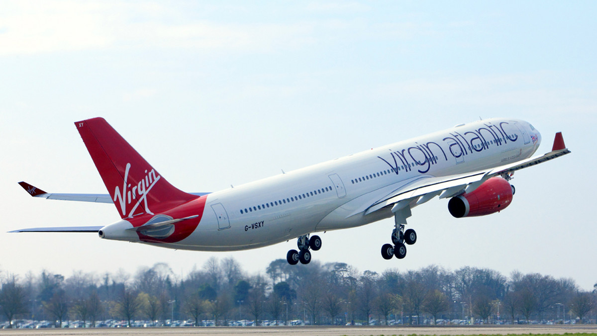Piloci linii lotniczych Virgin Atlantic należących do multimilionera Richarda Bransona w tajnym głosowaniu opowiedzieli się za strajkiem dla poparcia żądań płacowych - donosi Sky TV.