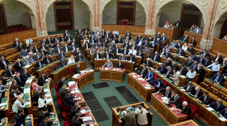 Nem volt eseménytelen az Országgyűlés első fél éve. Több mint ötven törvényjavaslatot fogadtak el / Fotó: MTI- Koszticsák Szilárd