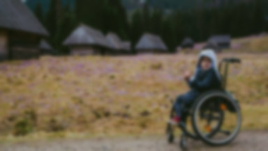 5-letni Arek na wózku inwalidzkim znów w Tatrach. Tym razem dotarł do Doliny Chochołowskiej