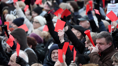 Strajk Kobiet w Warszawie - przemarsz w proteście wobec przemocy