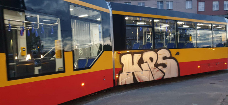 Graffiti na tramwaju. Prezydent Grudziądza funduje nagrodę za wskazanie sprawcy