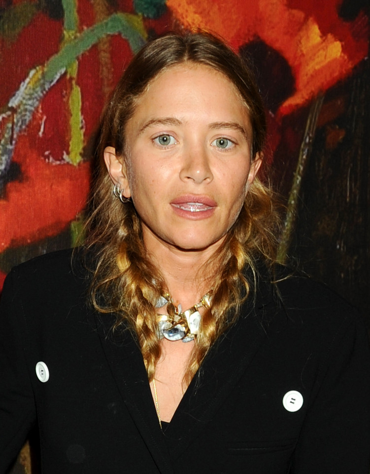 Mary-Kate Olsen i Olivier Sarkozy na Take Home A Nude Art party