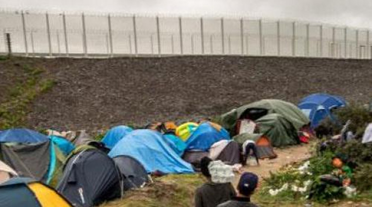 6000 menekült gyűlt össze, fűtött sátrak kellenek nekik