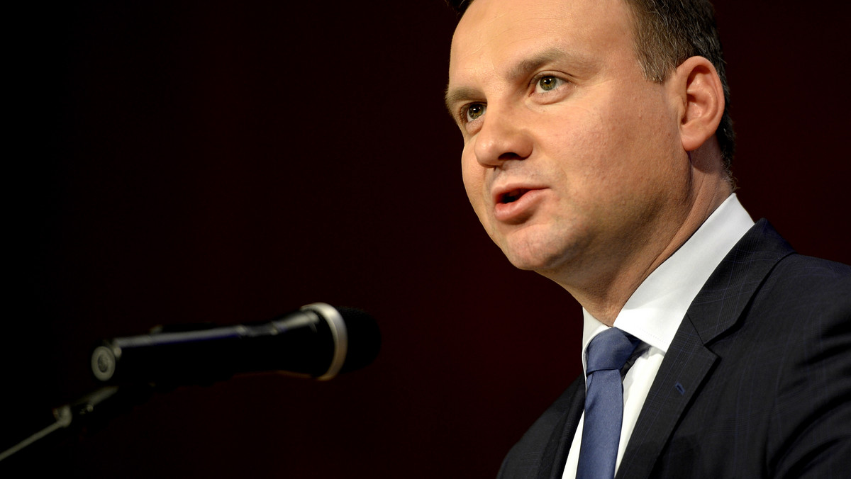 Kandydat PiS na prezydenta europoseł Andrzej Duda uważa, że rząd złamał konstytucję, nie konsultując ze stroną społeczną planu naprawczego dla Kompanii Węglowej (KW). Ocenił, że podpisane w sobotę porozumienie w sprawie Kompanii jest zwycięstwem górników.