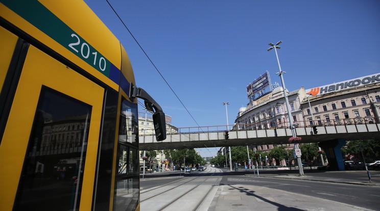 A BKK keresi a pótdíjazott hölgyet  /Fotó: Grnák László