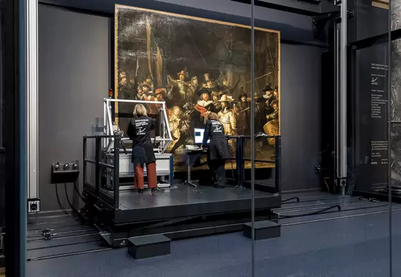 Słynny obraz Rembrandta został umieszczony w szklanym pokoju. To największa taka akcja w historii