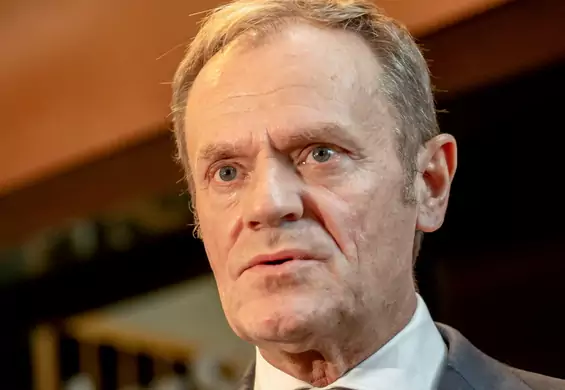 Donald Tusk stracił prawo jazdy na 3 miesiące. Jechał ponad 100 km/h w terenie zabudowanym