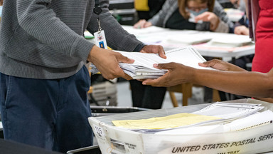 Trwa ponowne zliczanie głosów w Georgii. Znaleziono kolejny duży pakiet niezliczonych wcześniej kart wyborczych