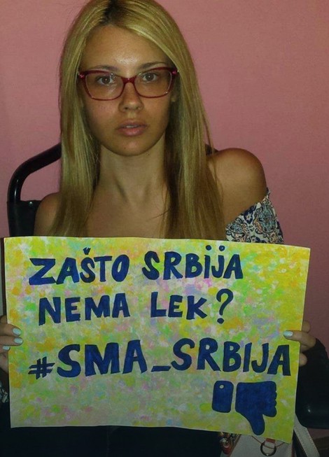 Iva apeluje na sve da se slikaju kao ona i da dele na društvenim mrežama njen apel kako bi što pre pribavili lek