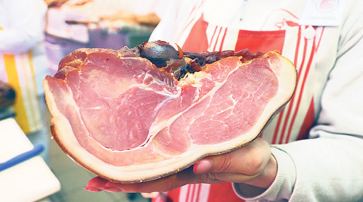 Az ünnepekre
készülve rengeteg fajta húsból
választhatunk /Fotó: Isza Ferenc