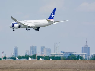 Lądowanie Boeinga 787-9 Dreamliner w Warszawie