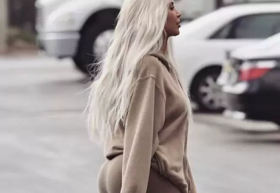 Kim Kardashian "wyskakuje z lodówki" w nowojorskim metrze. Co stało się w podziemiach?