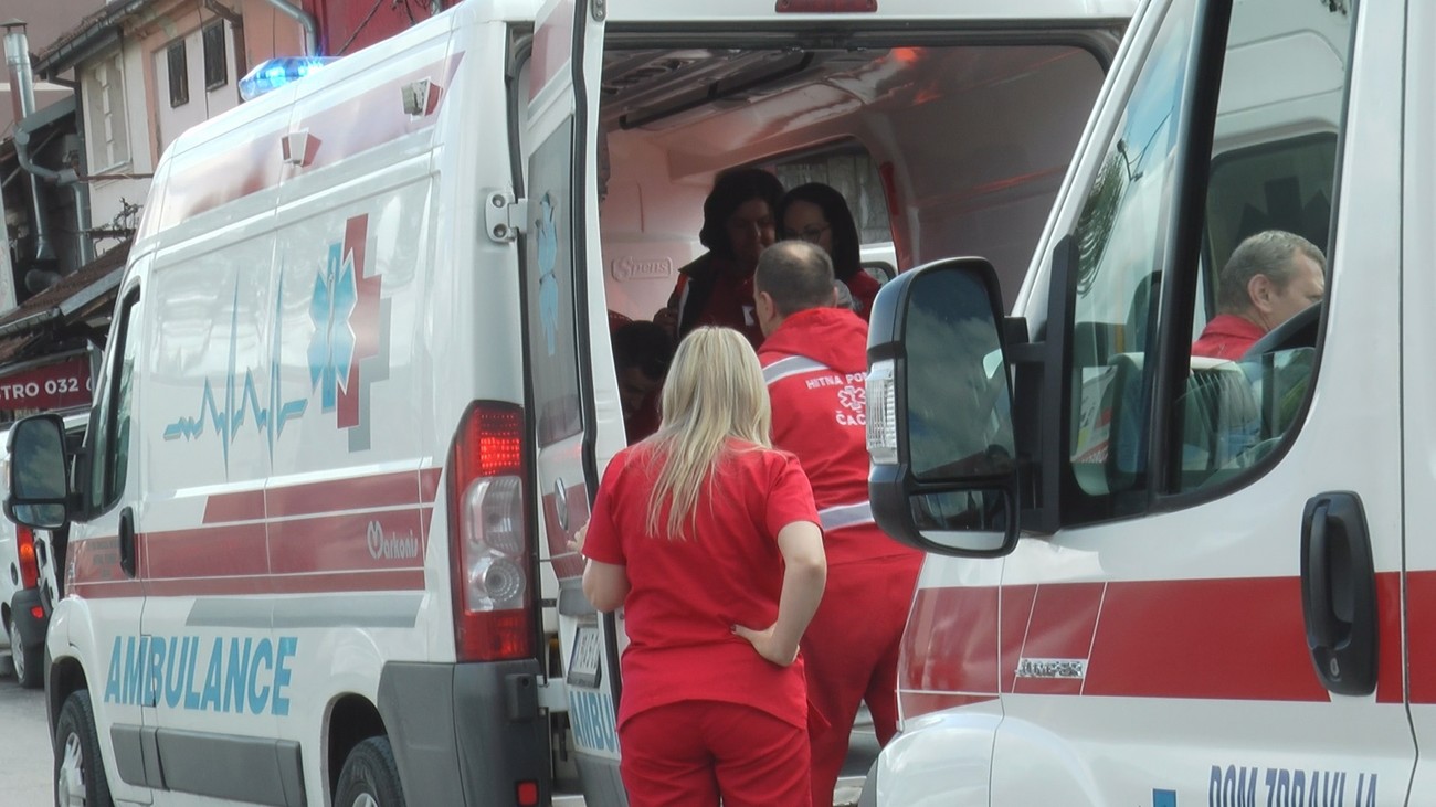Poznato stanje dečaka koji je ispred škole u Kragujevcu progutao bombonu punu droge