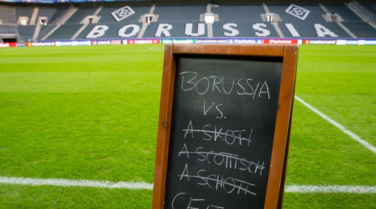 Nem felejtették el a németek a trollkodást, de tiszteletet mutattak /Fotó: Twitter - Borussia Mönchengladbach