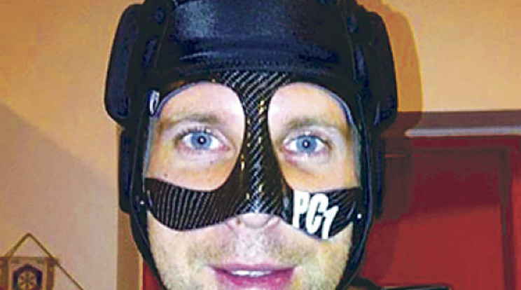 Új maszkot kapott Cech 