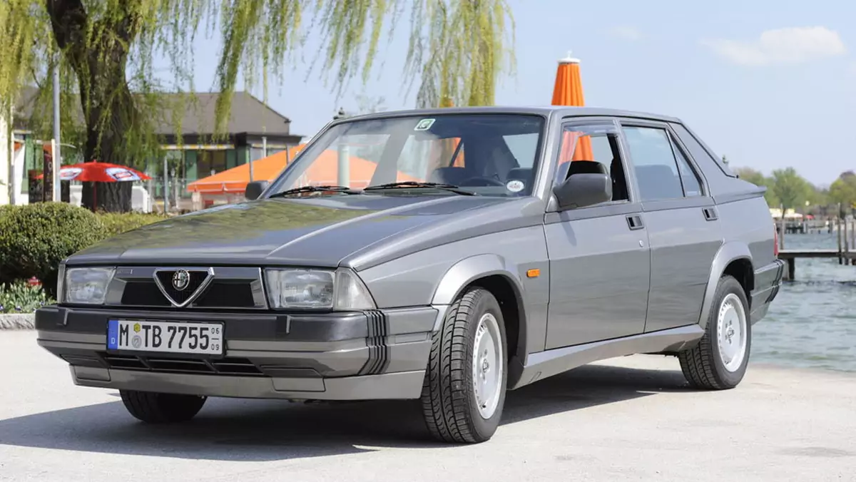 Alfa Romeo 75 - Jubileuszowy model z turbodopingiem