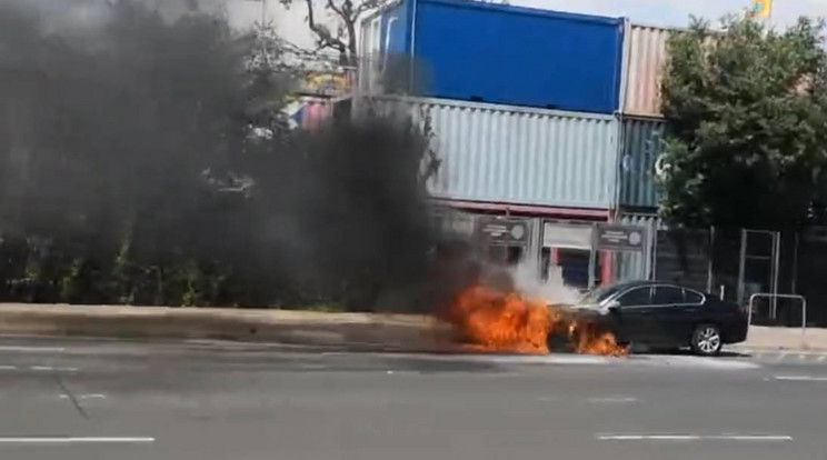 Hatalmas lángokkal égett Bódi Csabi autója / Fotó: RTL Klub