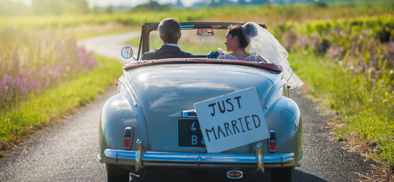 Czym do ślubu, czyli jaki pojazd wybrać, aby zaskoczyć gości?