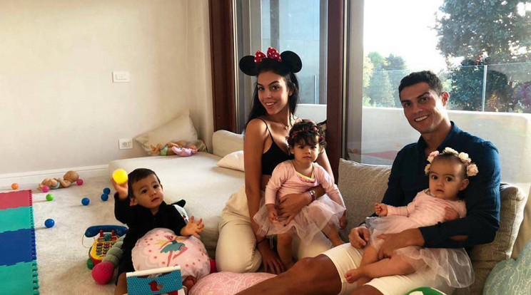 Cristiano Ronaldo és családja / Fotó: Norhtfoto