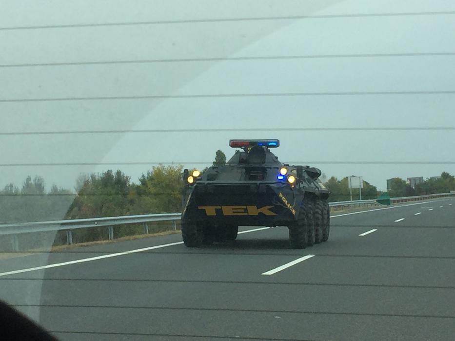 Autópályán menő lehet BTR-rel / Fotó: Olvasóriporter