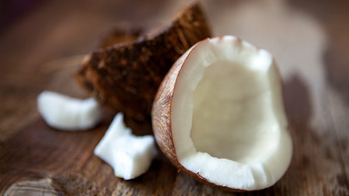 Kokos okrzyknięty superproduktem: odchudza, chroni serce i mózg, wybiela zęby. Ale jaka jest prawda