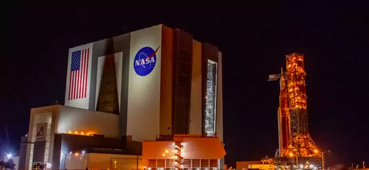 SLS wraca do hangaru po nieudanych testach NASA