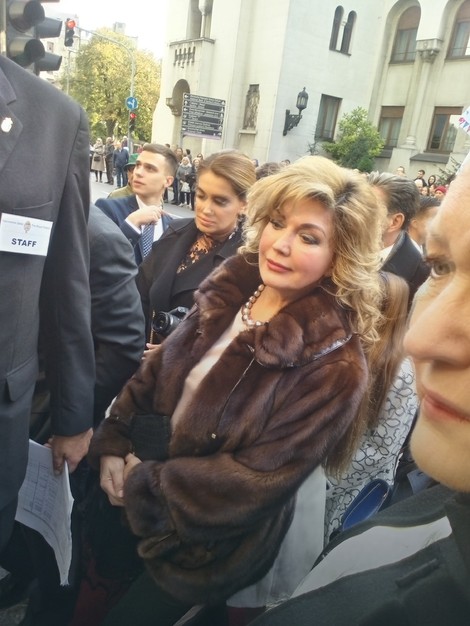 Suzana stiže na venčanje