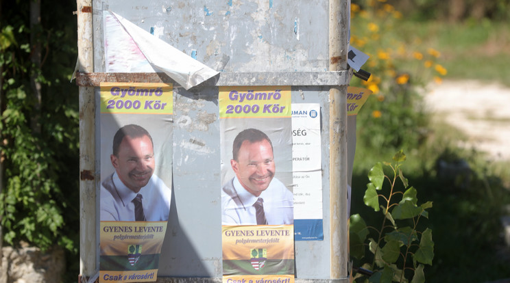 Nincs olyan pózna Gyömrőn, amelyen ne lenne Gyenes fotója/Fotó: Gy. Balázs Béla